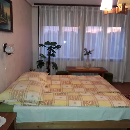 Gyongyi Apartman Apartmán *